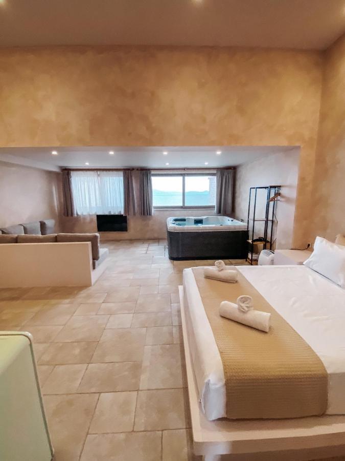 Mani Luxury Suites And Studios In Gytheio With Private Pools Exteriér fotografie